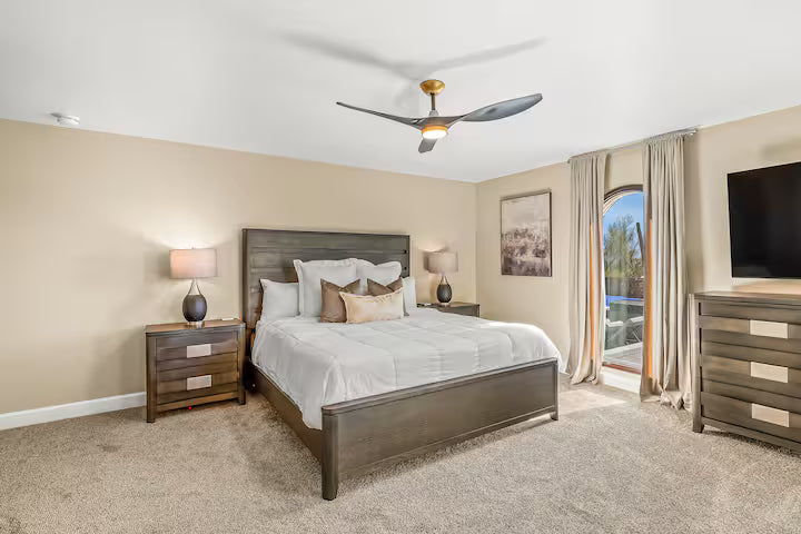 Room 1, King Bed