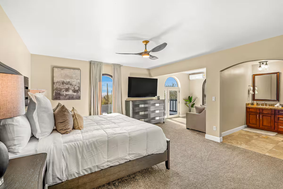 Room 1, King Bed