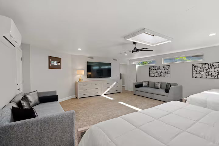 Room 3, King Bed