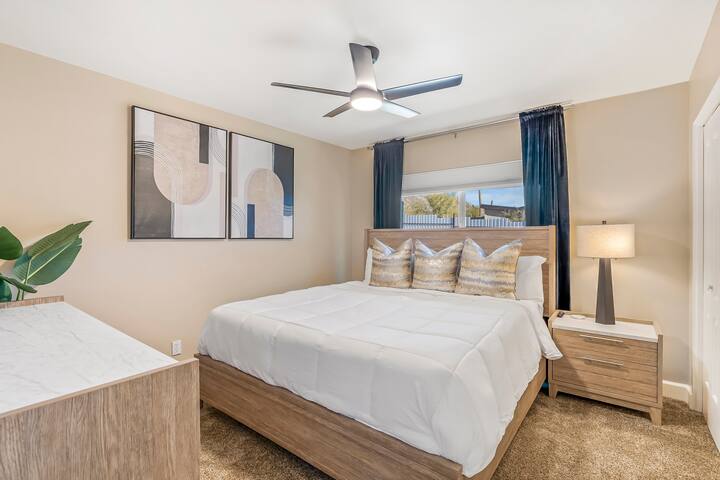Room 4, King Bed