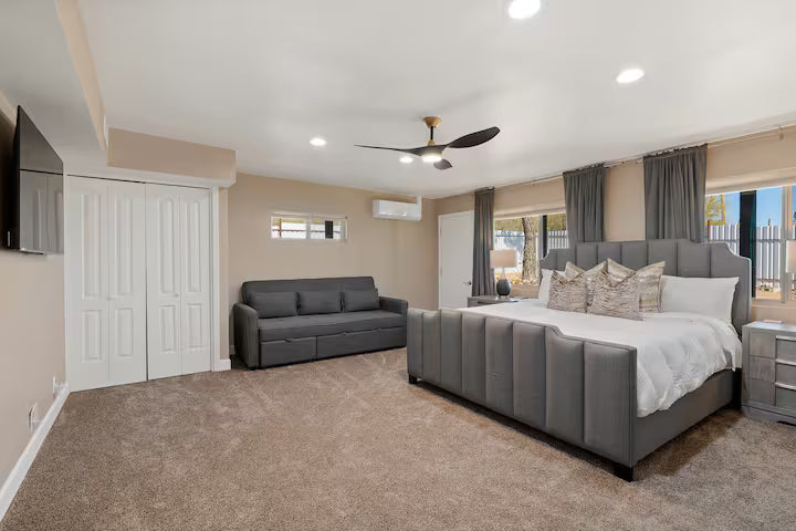 Room 5, King Bed