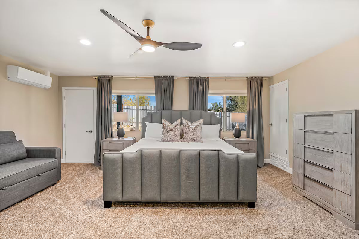 Room 5, King Bed